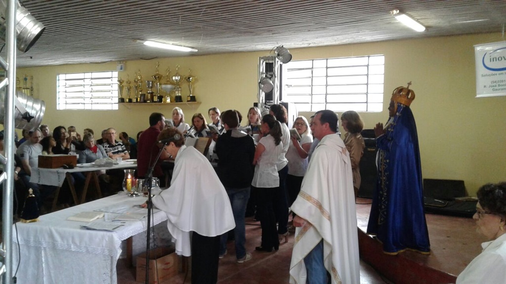 Ir para  <p><big>O objetivo inicial da festa de Nossa Senhora Aparecida, foi vincular a quest&atilde;o religiosa com o tradicional Clube Ipiranga, do Bairro Ipiranga, envolvendo as fam&iacute;lias para que participassem da vida social...